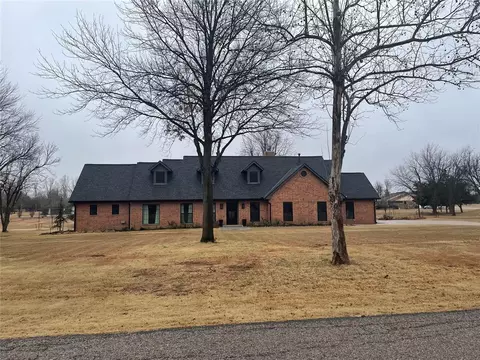 131 Deer Creek Rd, Edmond, OK 73012