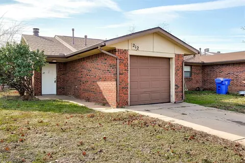 212 Skylark Ct #214, Norman, OK 73069