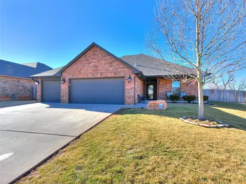 6713 Cherokee Dr, Warr Acres, OK 73132