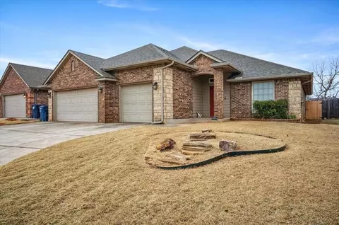 3009 Canton Trl, Yukon, OK 73099