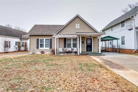 310 W 8th St, Chandler, OK 74834
