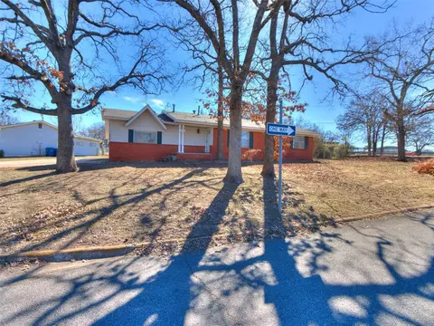 1274 Mcclurg Dr, Harrah, OK 73045
