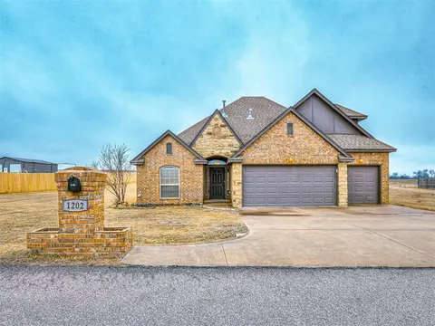1202 Ella Dr, Tuttle, OK 73089