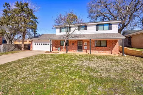 8013 NW 27th St, Bethany, OK 73008