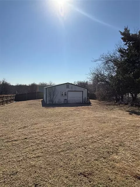 303 E 4th St, Chandler, OK 74834 photo 14