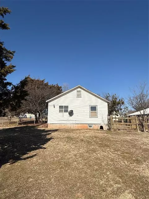 303 E 4th St, Chandler, OK 74834 photo 16