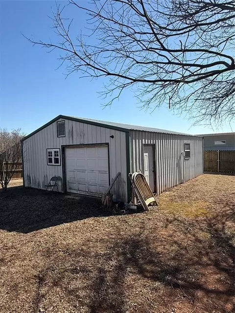 303 E 4th St, Chandler, OK 74834 photo 15