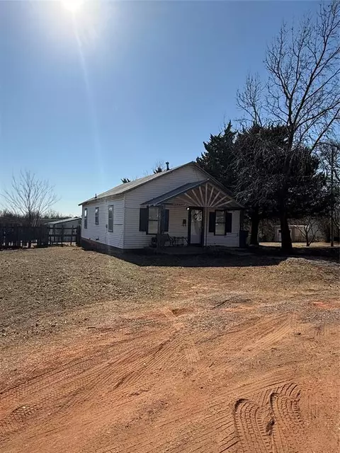 303 E 4th St, Chandler, OK 74834 photo 3