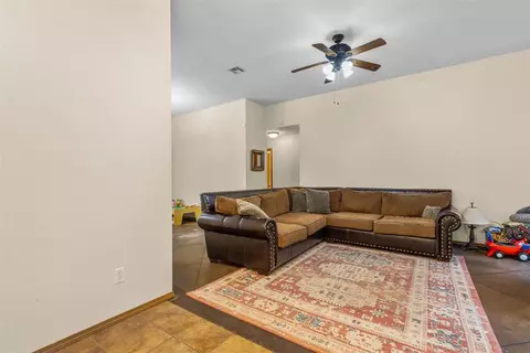 114 Westend Ct, Tuttle, OK 73089 photo 2