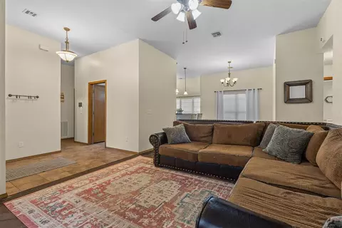 114 Westend Ct, Tuttle, OK 73089 photo 4