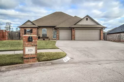 829 W Cabillo Way, Mustang, OK 73064