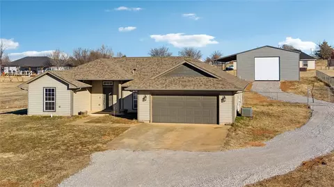 1217 Hillside Ter, Blanchard, OK 73010