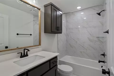 Bath - 16008 Switchgrass Pl, Moore, OK 73170 photo 1 of 10