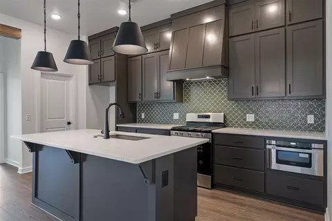 Kitchen - 16008 Switchgrass Pl, Moore, OK 73170 photo 1 of 5