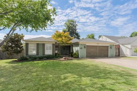 1112 Larchmont Ln, Nichols Hills, OK 73116