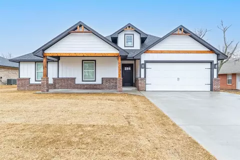 204 W Pine St, Tuttle, OK 73089