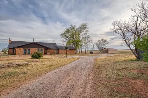 21462 E 1010 Rd, Foss, OK 73647 photo 2