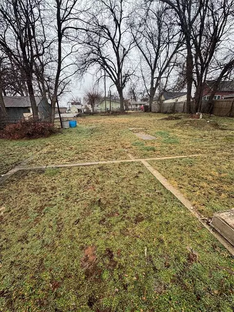 216 E And 218 Springer Ave, Guthrie, OK 73044 photo 3
