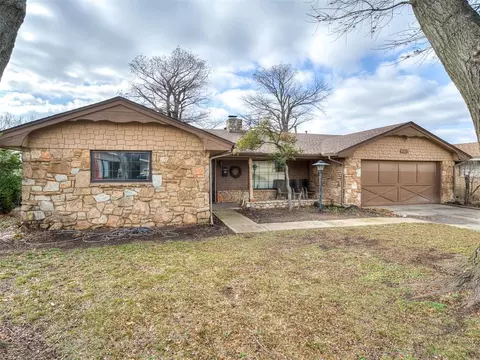 7213 Norman Rd, Warr Acres, OK 73132