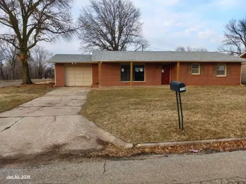 714 Parwkay Dr, Blackwell, OK 74631