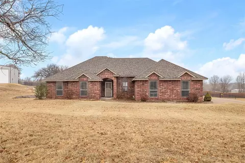1892 Preakness Path, Guthrie, OK 73044