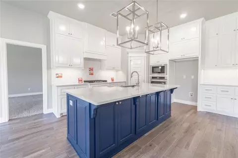 12529 SW 30th St, Yukon, OK 73099