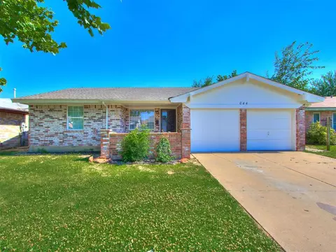 644 NW 18th Pl, Moore, OK 73160