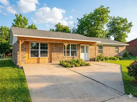 801 W Arthur St, Hugo, OK 74743