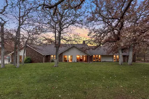 811 W Lake Rd, Guthrie, OK 73044