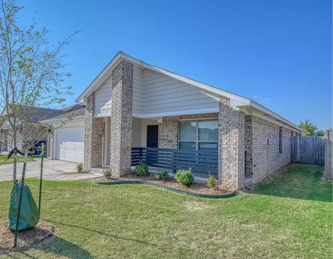 413 Irish Ln, Yukon, OK 73099