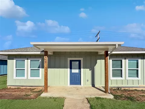 121 Sterling Dr, Chickasha, OK 73018