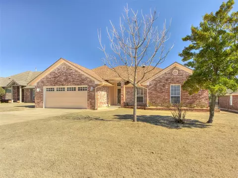 2044 Ridgeview Rd, Midwest City, OK 73130