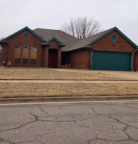 102 NE 51st St, Lawton, OK 73507