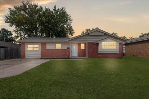 117 Eberle Dr, Moore, OK 73160