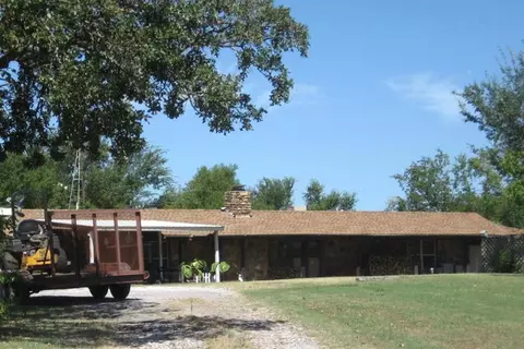 17801 NE 27th St, Harrah, OK 73045