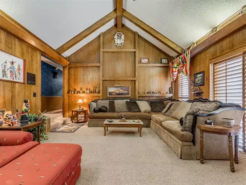 1211 W Elm St, Stroud, OK 74079
