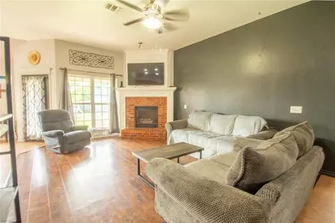 702 Meleah Ln, Mcloud, OK 74851 photo 3