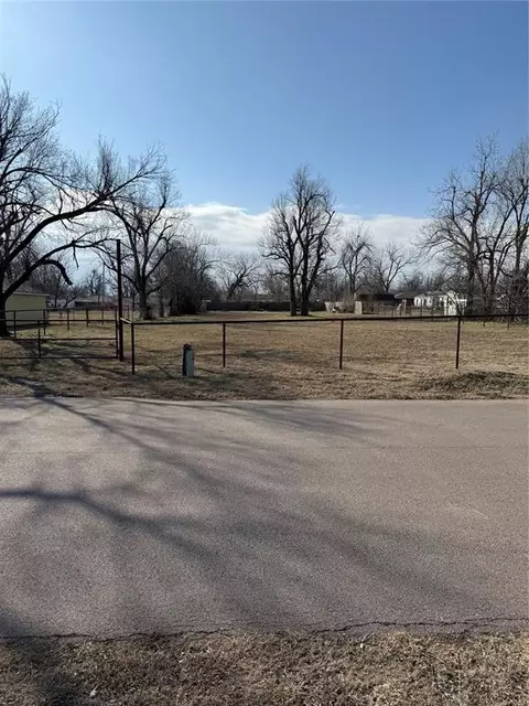 3200 SE 18th St, Del City, OK 73115