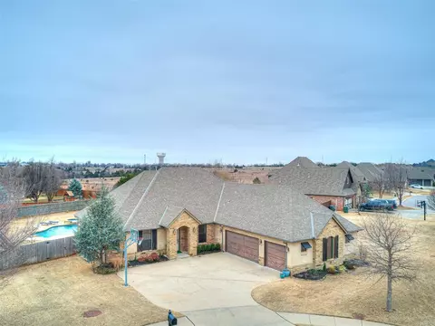700 Tacoma Bridge Ct, Edmond, OK 73034