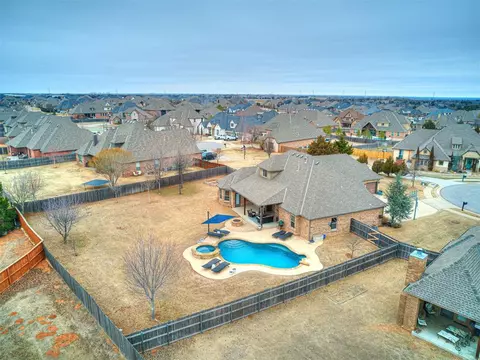 700 Tacoma Bridge Ct, Edmond, OK 73034 photo 3