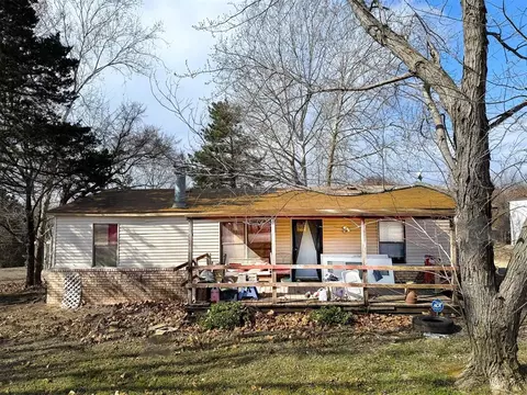 2412 Sioux Dr, Sulphur, OK 73086