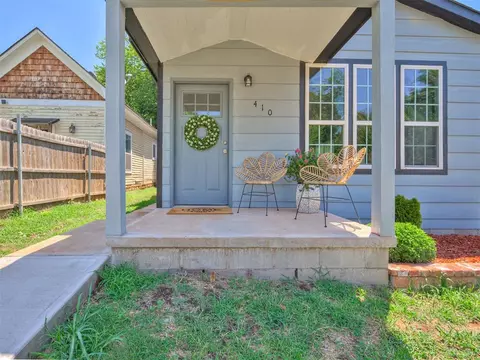 410 S 2nd St, Guthrie, OK 73044 photo 2