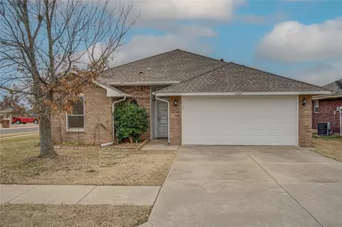 4402 Apple Blossom Cir, Moore, OK 73160