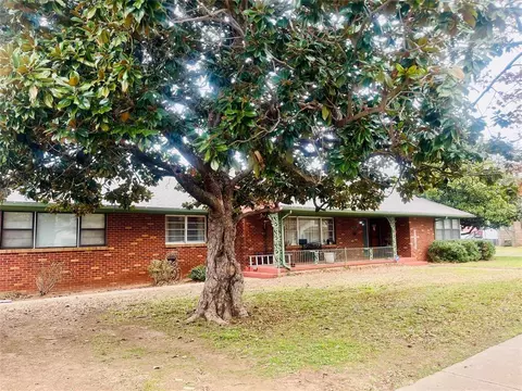 1502 W Minnesota Ave, Chickasha, OK 73018