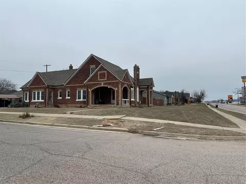 900 Kickapoo St, Shawnee, OK 74801 photo 2