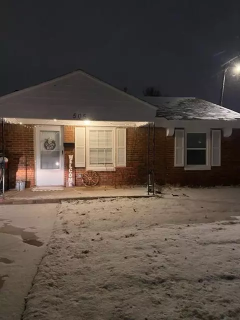 505 E Grumman Dr, Midwest City, OK 73110