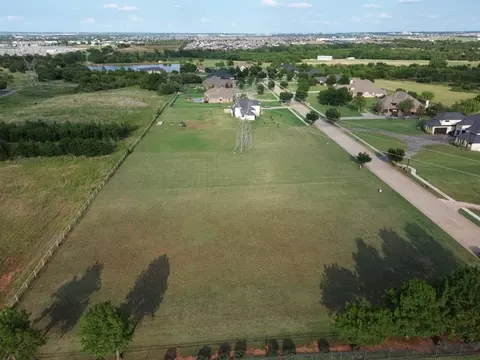 7917 NW 158th St, Edmond, OK 73013