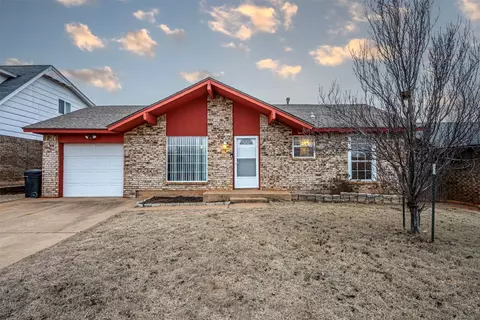 1017 NW 24th St, Moore, OK 73160