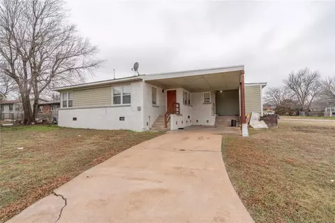 2017 NW 27th St, Lawton, OK 73505