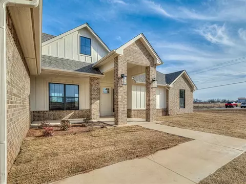 10641 N Kickapoo St, Shawnee, OK 74804 photo 3